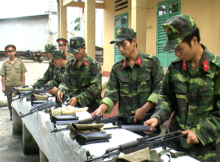 Đẩy mạnh công tác giáo dục chính trị